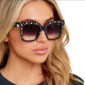 QUAY Australia Icy Black Rose Fade NWT